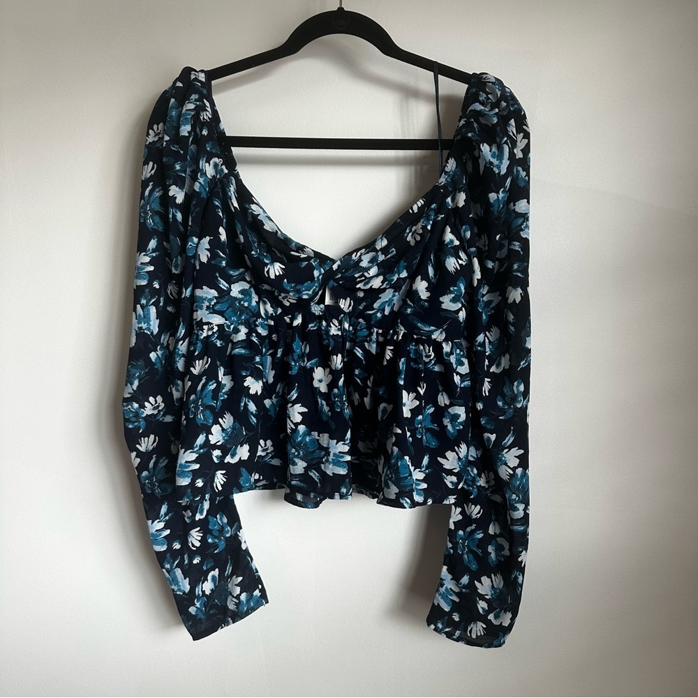 NWT Abercrombie & Fitch Blouse Women’s size Medium black blue floral smocked top - Picture 2 of 11